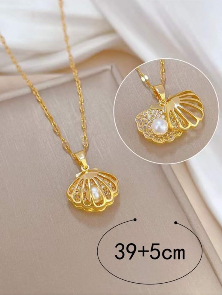 La Perle Shell Pearl Necklace